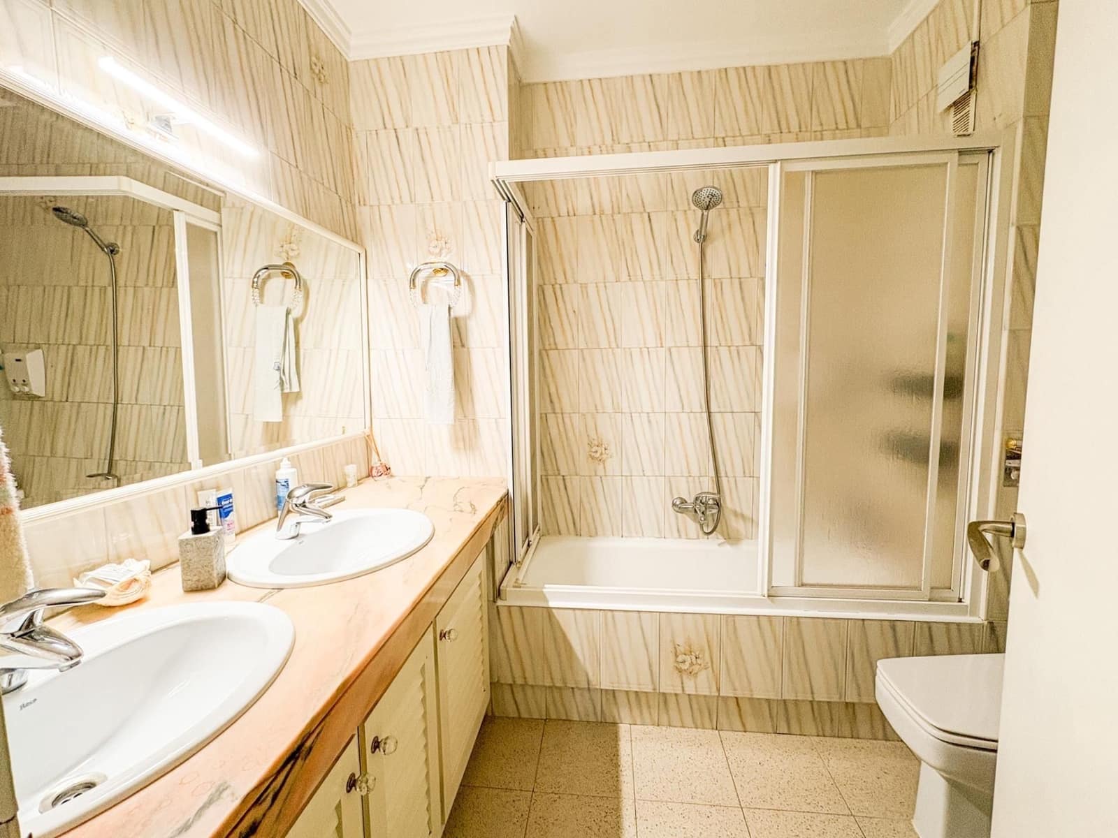 9 soveværelse Byhus til salg i Castellar del Valles med garage - € 399.000 (Ref: 9510002)