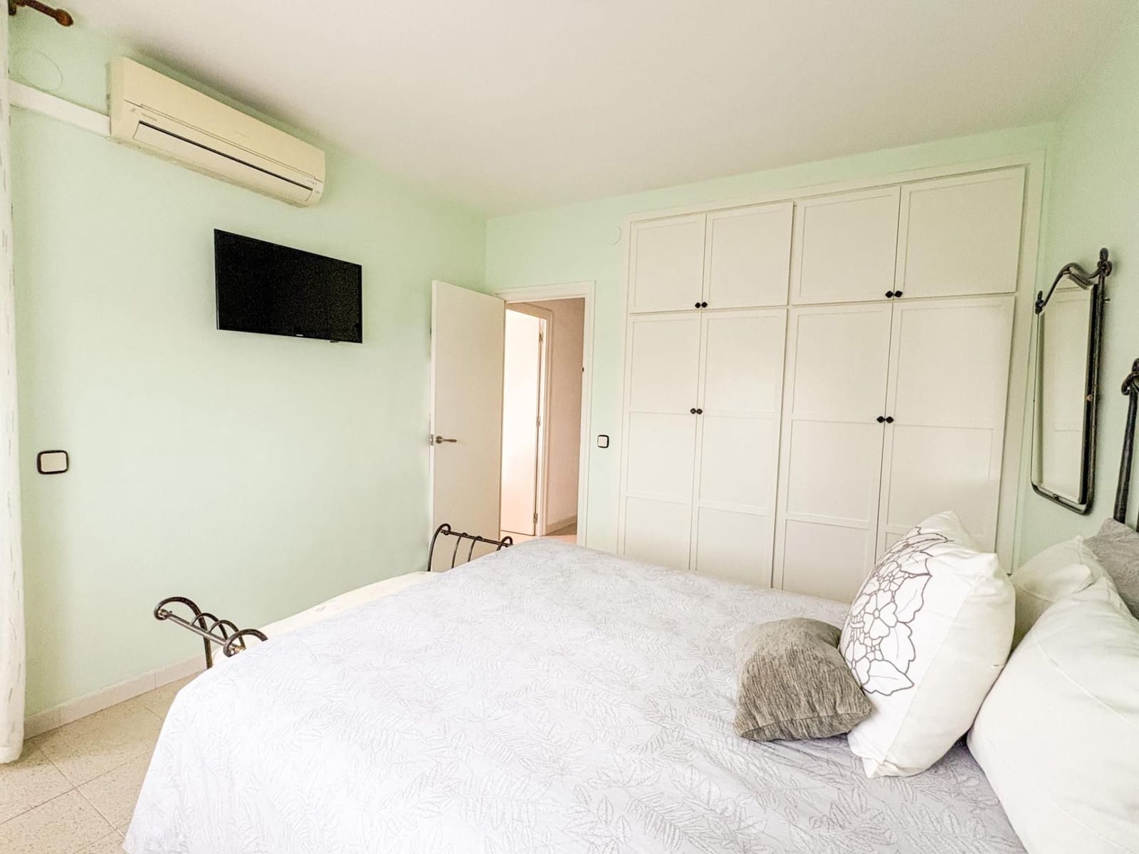 9 soveværelse Byhus til salg i Castellar del Valles med garage - € 399.000 (Ref: 9510002)