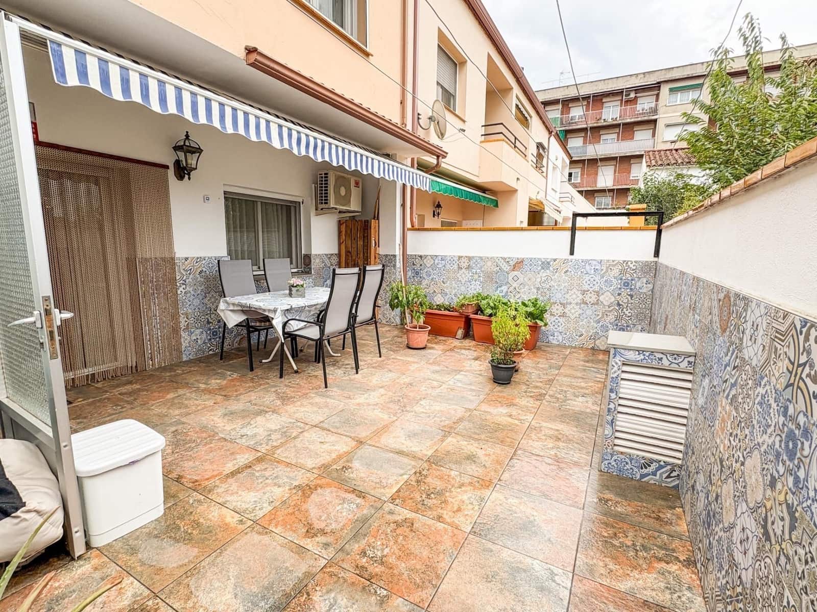 9 soveværelse Byhus til salg i Castellar del Valles med garage - € 399.000 (Ref: 9510002)