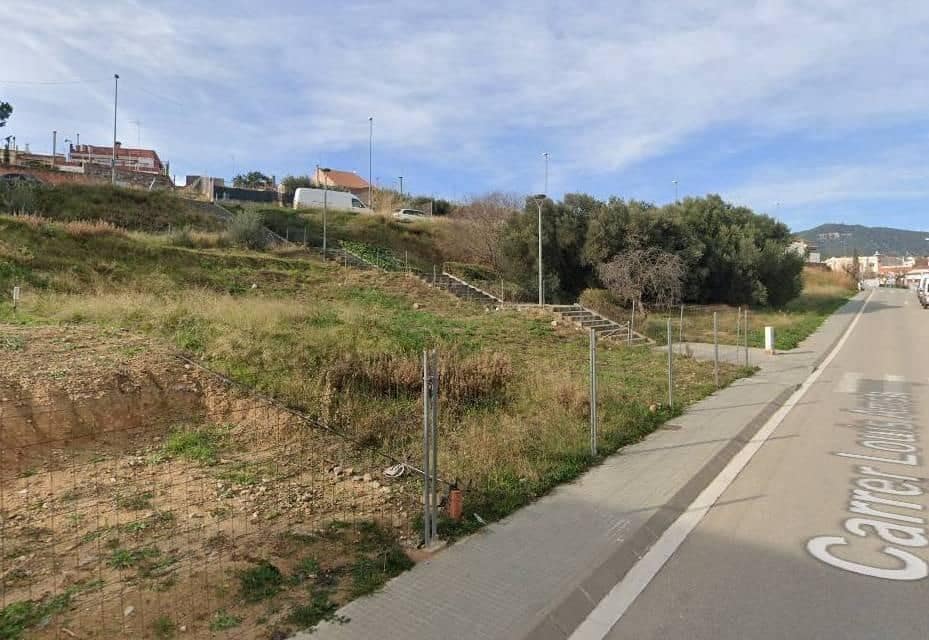 Byggetomt til salgs i Sentmenat - € 75 000 (Ref: 9510009)