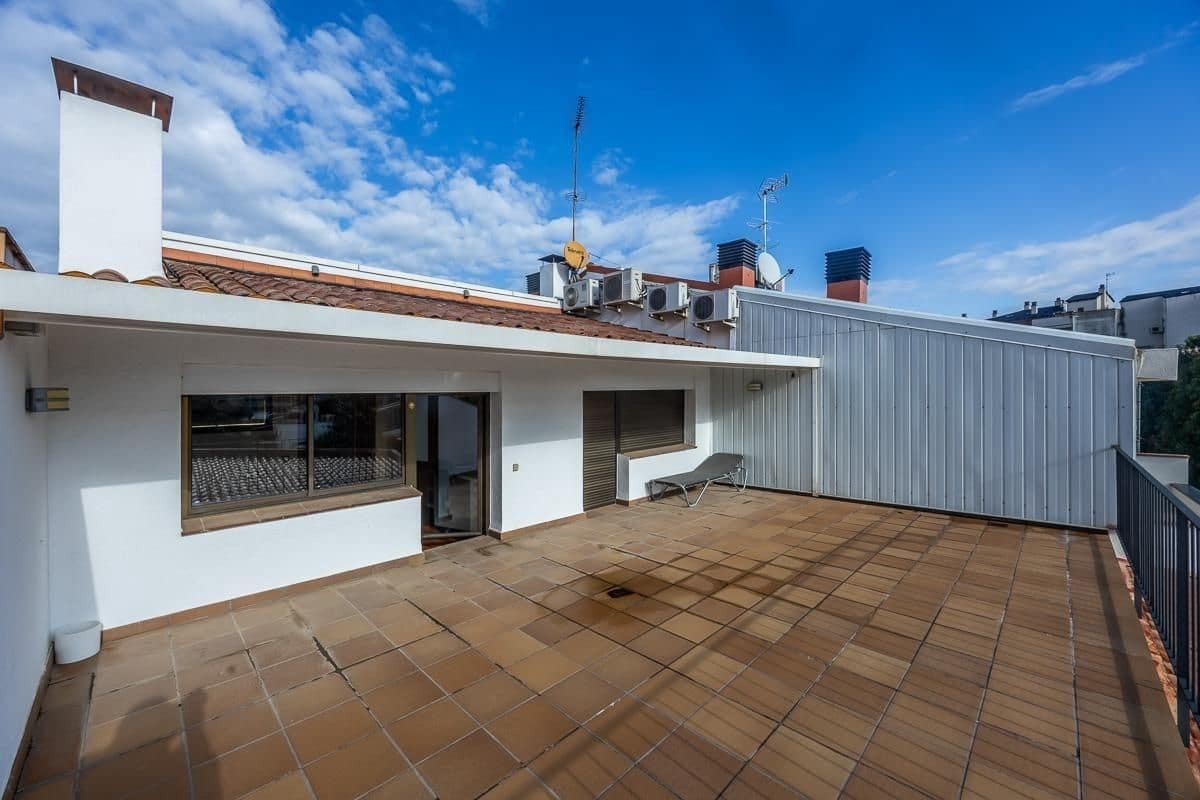 5 bedroom Townhouse for sale in Sabadell with garage - € 985,000 (Ref: 9510014)