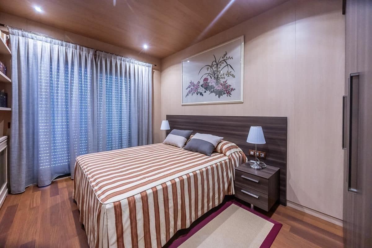 5 bedroom Townhouse for sale in Sabadell with garage - € 985,000 (Ref: 9510014)