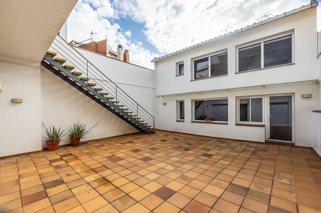 5 bedroom Townhouse for sale in Sabadell with garage - € 985,000 (Ref: 9510014)