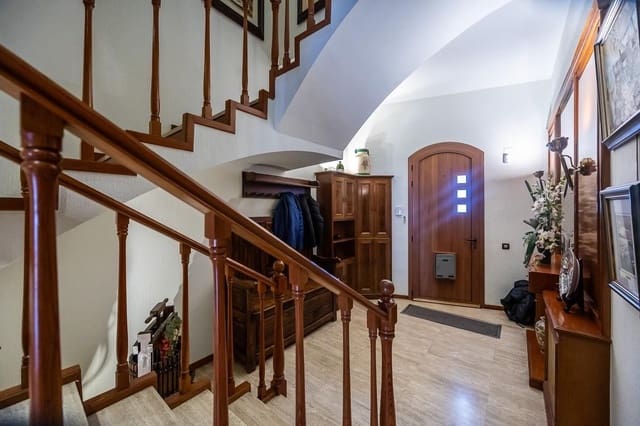 5 bedroom Townhouse for sale in Sabadell with garage - € 985,000 (Ref: 9510014)