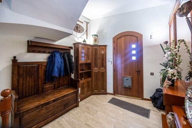 5 bedroom Townhouse for sale in Sabadell with garage - € 985,000 (Ref: 9510014)