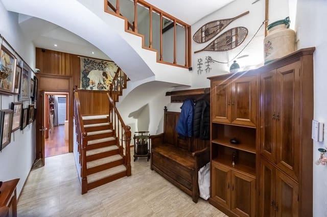 5 bedroom Townhouse for sale in Sabadell with garage - € 985,000 (Ref: 9510014)