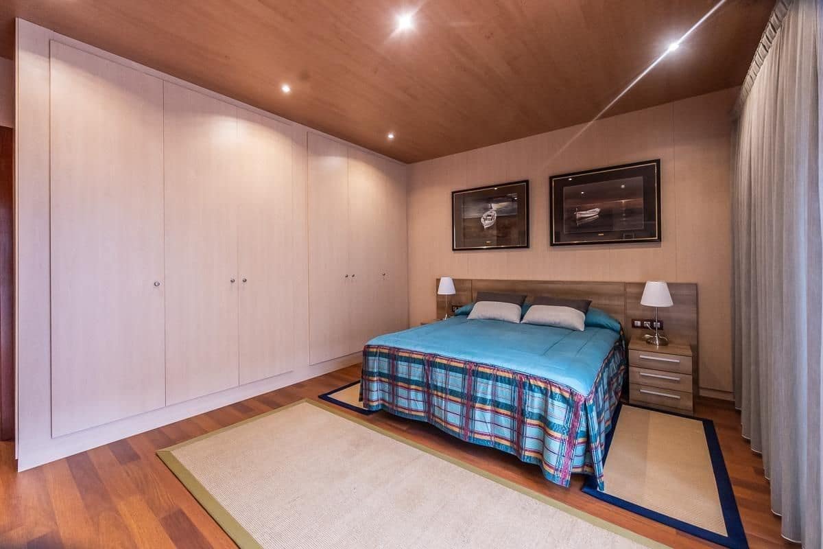 5 bedroom Townhouse for sale in Sabadell with garage - € 985,000 (Ref: 9510014)