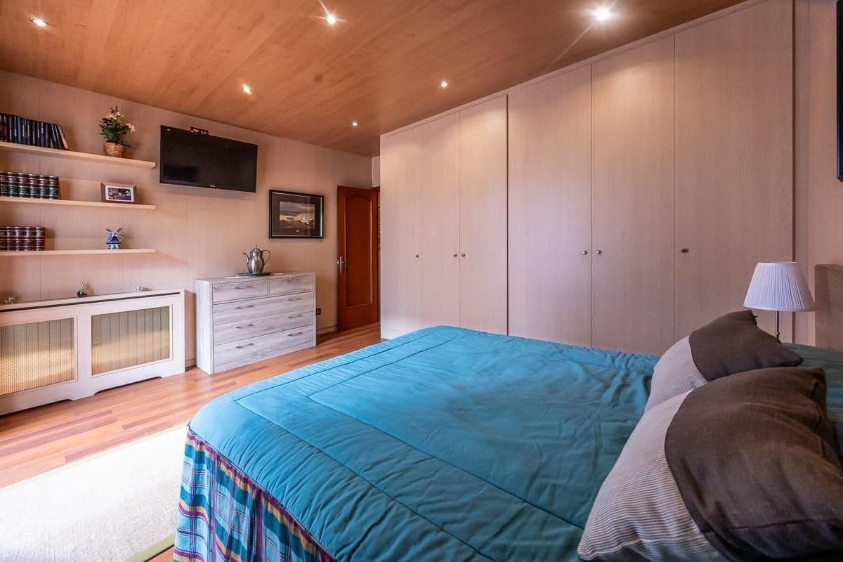 5 bedroom Townhouse for sale in Sabadell with garage - € 985,000 (Ref: 9510014)