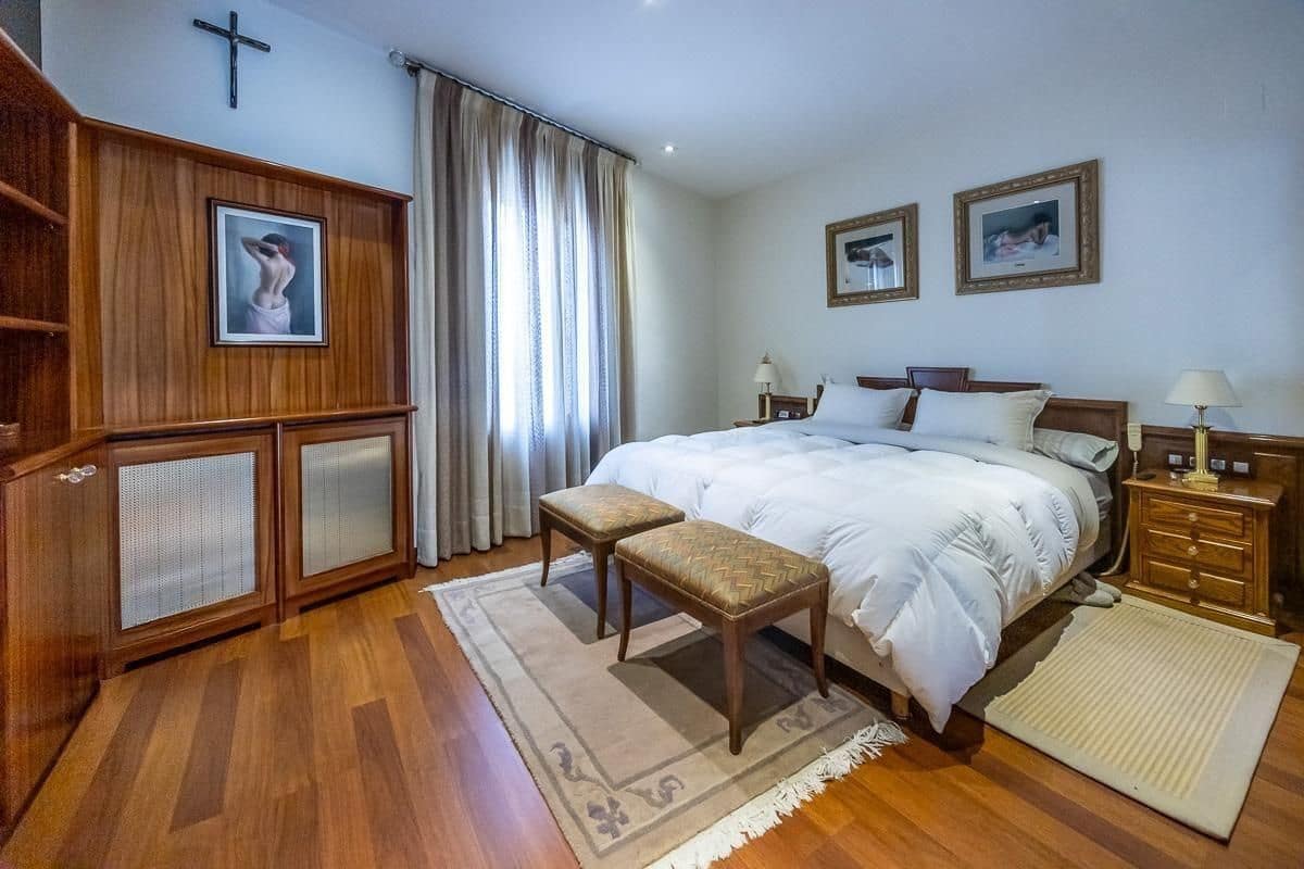 5 bedroom Townhouse for sale in Sabadell with garage - € 985,000 (Ref: 9510014)