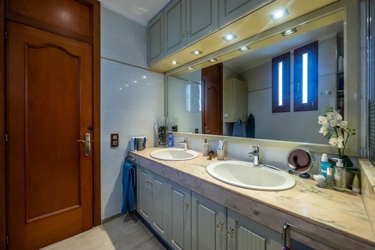 5 bedroom Townhouse for sale in Sabadell with garage - € 985,000 (Ref: 9510014)