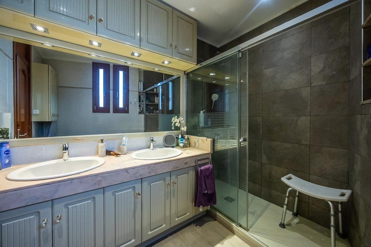 5 bedroom Townhouse for sale in Sabadell with garage - € 985,000 (Ref: 9510014)