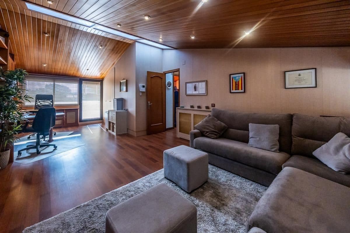 5 bedroom Townhouse for sale in Sabadell with garage - € 985,000 (Ref: 9510014)