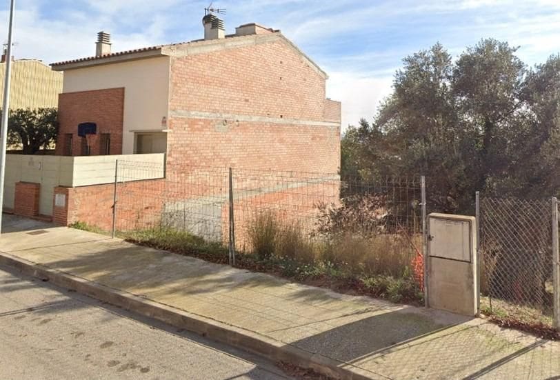 Byggetomt til salgs i Sentmenat - € 90 000 (Ref: 9510015)