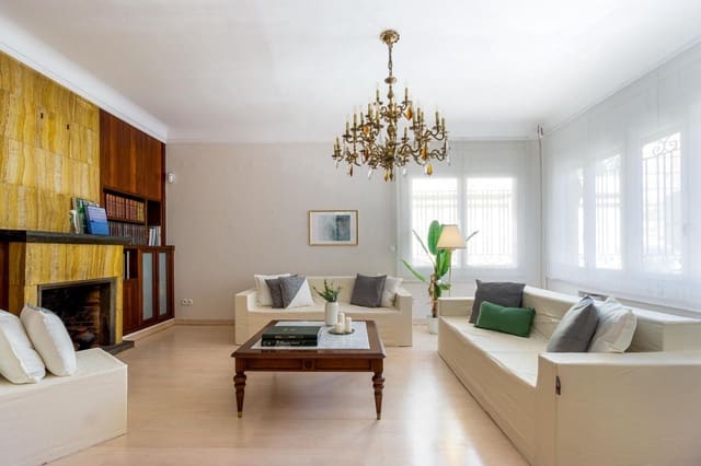 11 bedroom Townhouse for sale in Sabadell with garage - € 550,000 (Ref: 9510016)