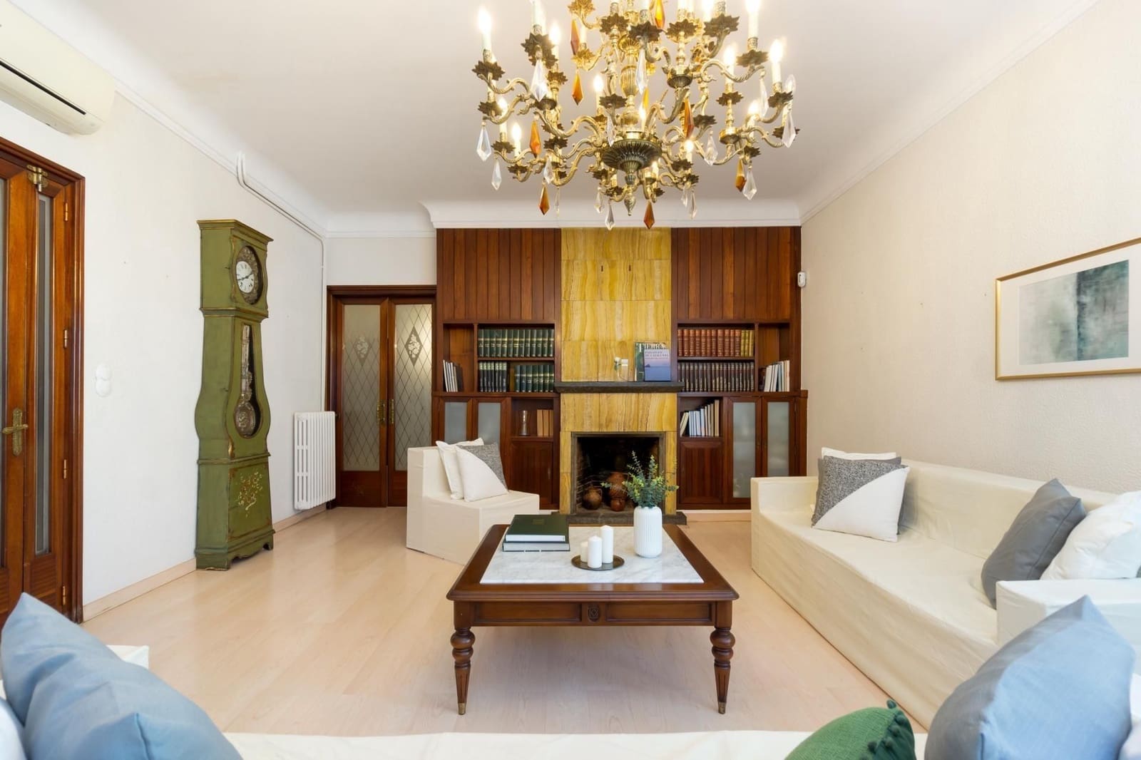 11 bedroom Townhouse for sale in Sabadell with garage - € 550,000 (Ref: 9510016)