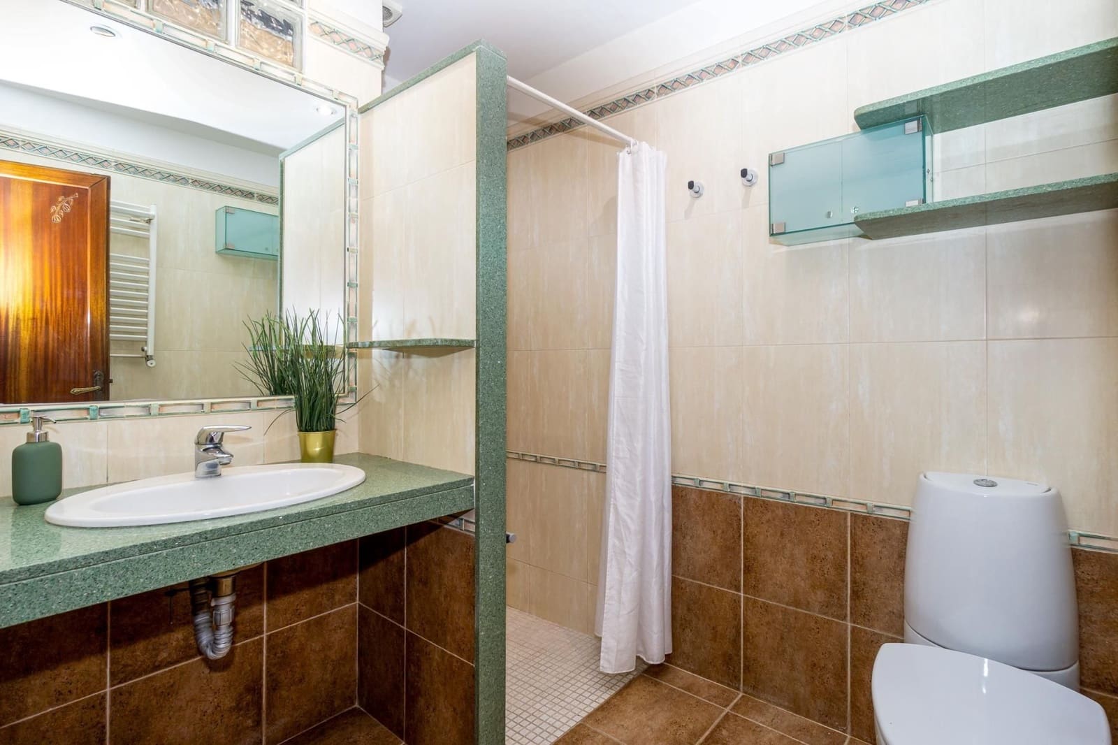 11 bedroom Townhouse for sale in Sabadell with garage - € 550,000 (Ref: 9510016)