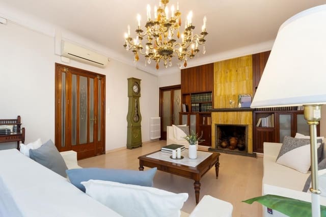 11 bedroom Townhouse for sale in Sabadell with garage - € 550,000 (Ref: 9510016)