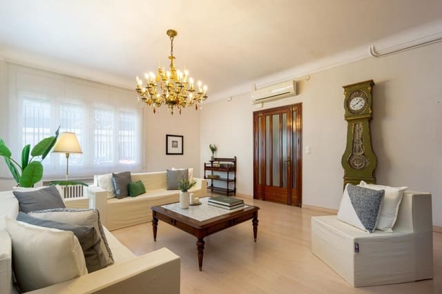 11 bedroom Townhouse for sale in Sabadell with garage - € 550,000 (Ref: 9510016)