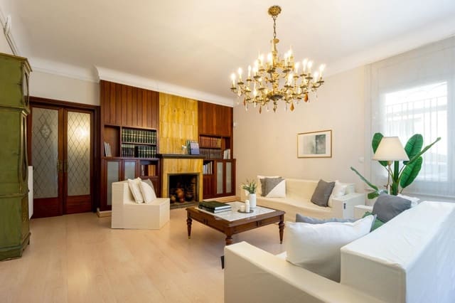 11 bedroom Townhouse for sale in Sabadell with garage - € 550,000 (Ref: 9510016)