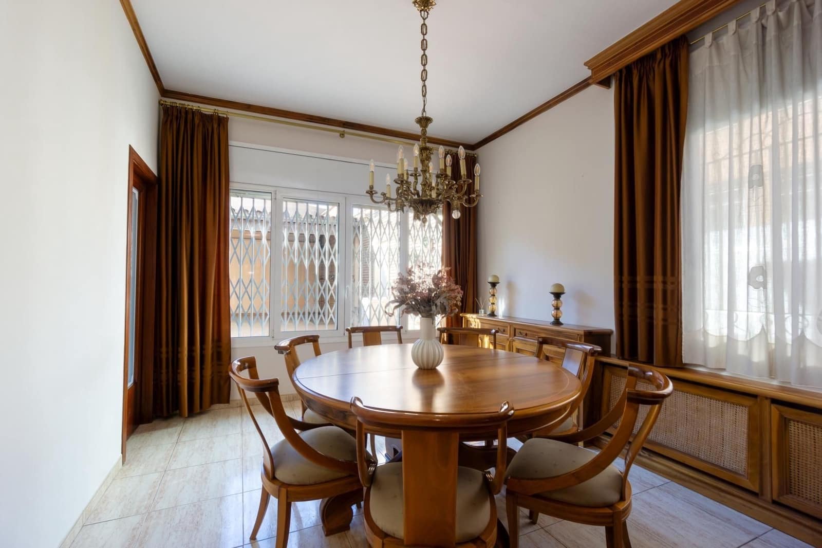 11 bedroom Townhouse for sale in Sabadell with garage - € 550,000 (Ref: 9510016)