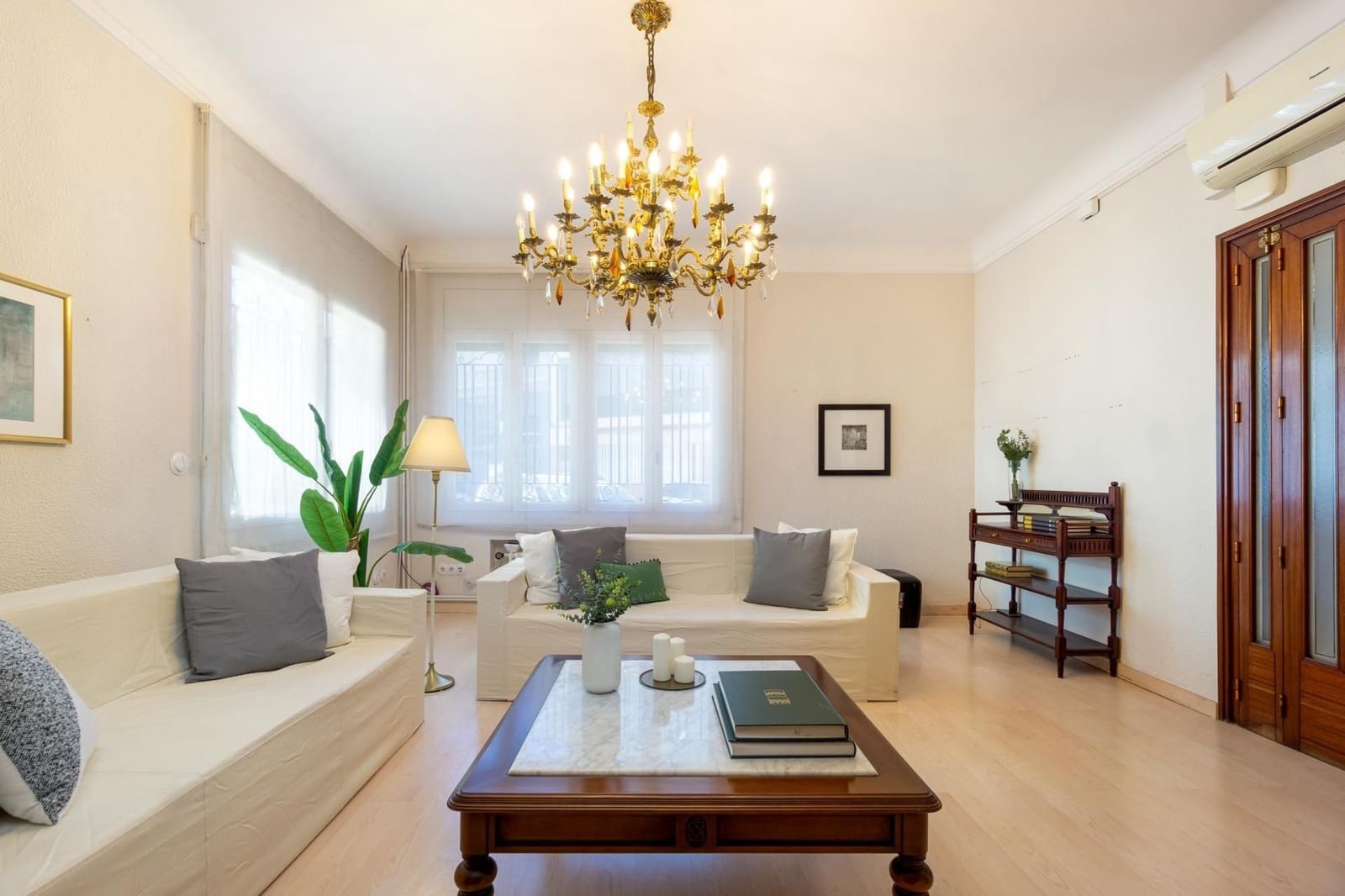 11 bedroom Townhouse for sale in Sabadell with garage - € 550,000 (Ref: 9510016)