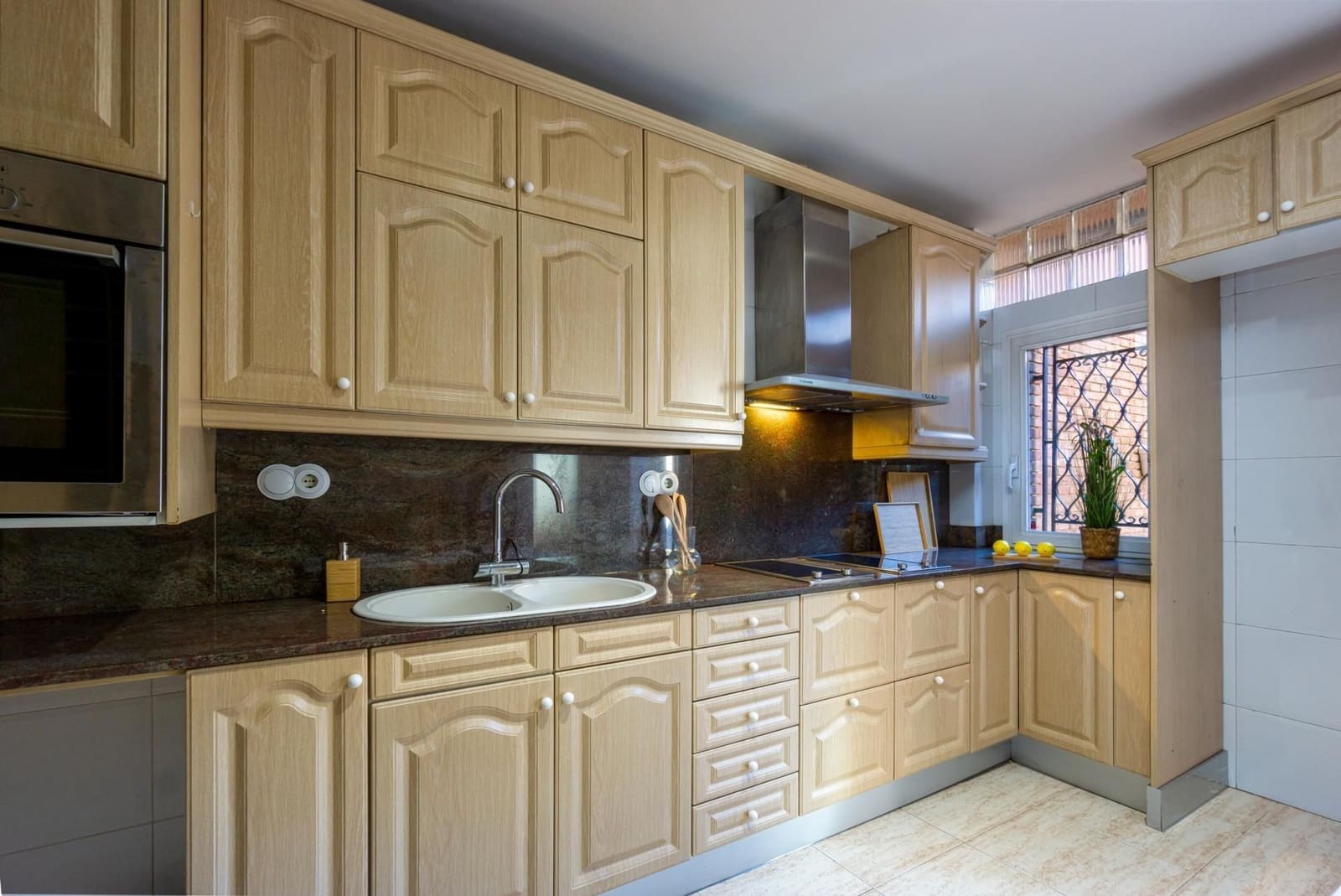 11 bedroom Townhouse for sale in Sabadell with garage - € 550,000 (Ref: 9510016)