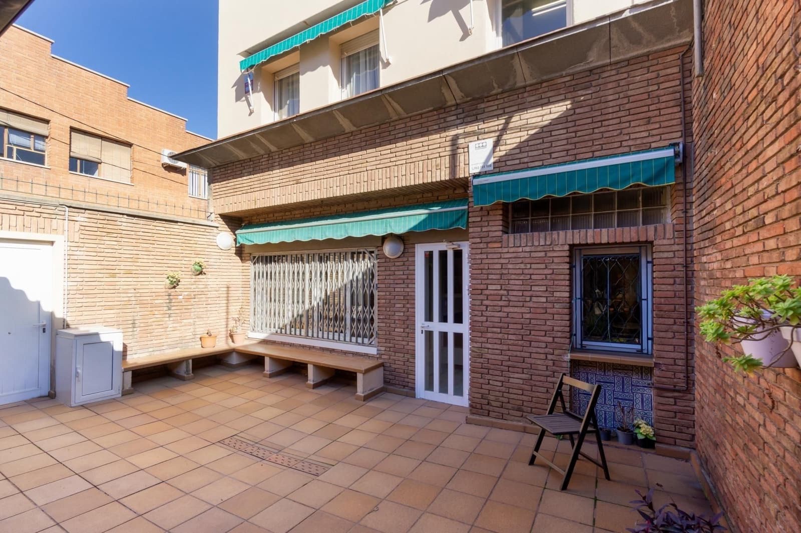 11 bedroom Townhouse for sale in Sabadell with garage - € 550,000 (Ref: 9510016)
