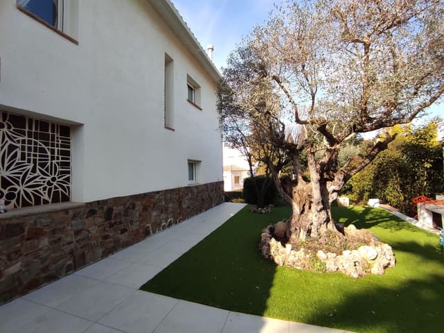 6 soveværelse Villa til salg i Castellar del Vallès med swimmingpool garage - € 580.000 (Ref: 9510018)