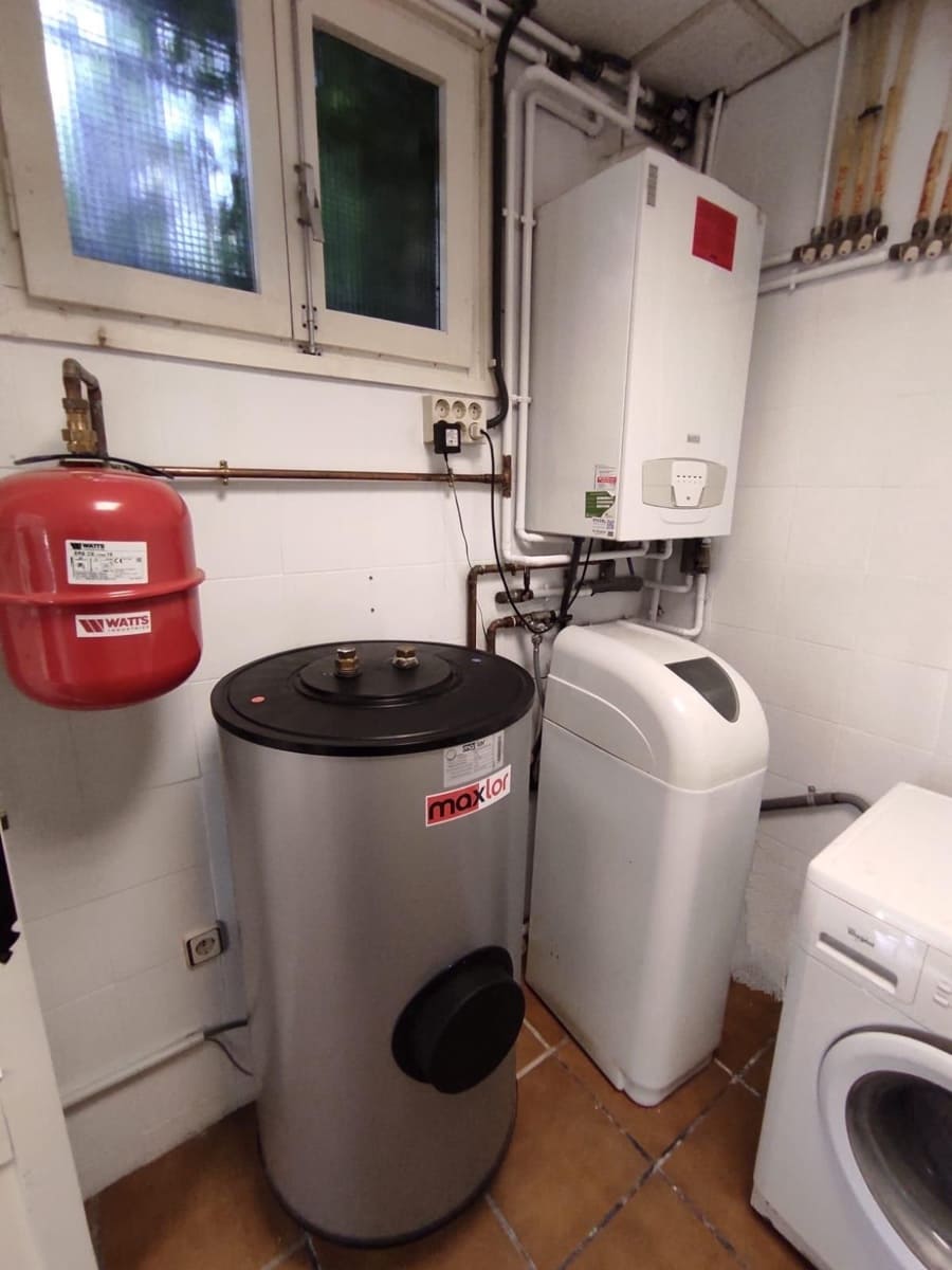 6 soveværelse Villa til salg i Castellar del Valles med swimmingpool garage - € 580.000 (Ref: 9510018)