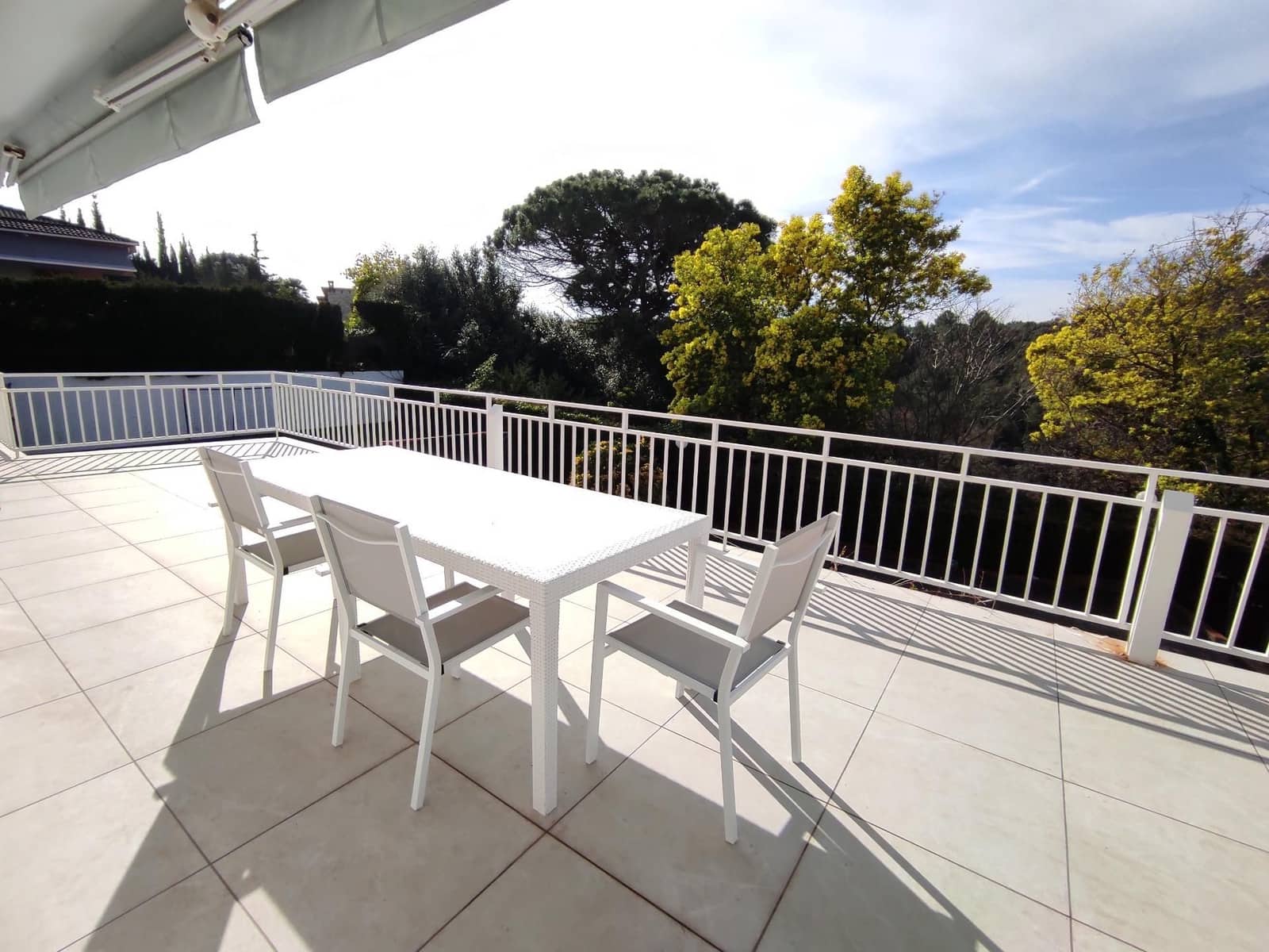 6 soveværelse Villa til salg i Castellar del Valles med swimmingpool garage - € 580.000 (Ref: 9510018)