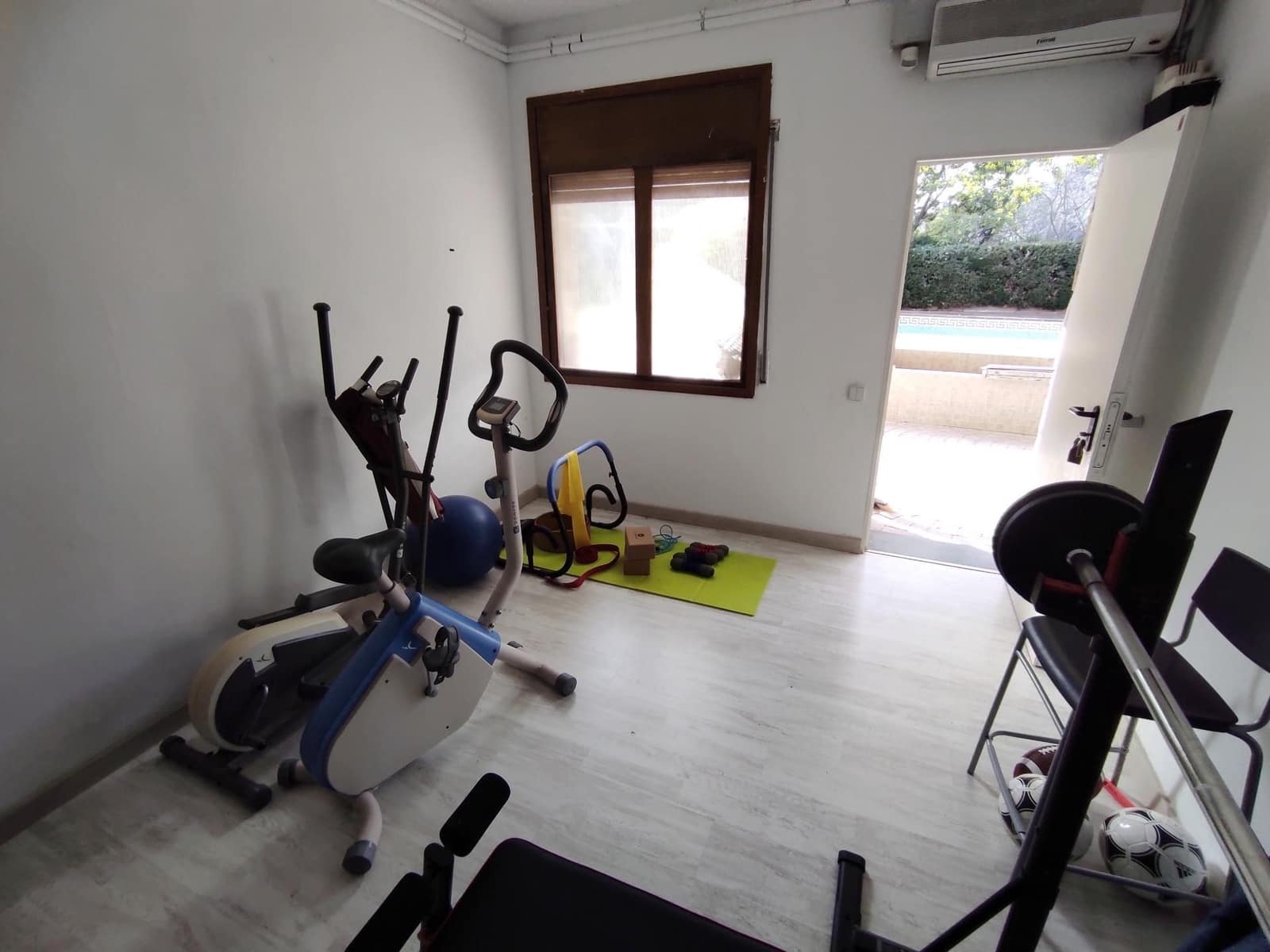 6 soveværelse Villa til salg i Castellar del Valles med swimmingpool garage - € 580.000 (Ref: 9510018)