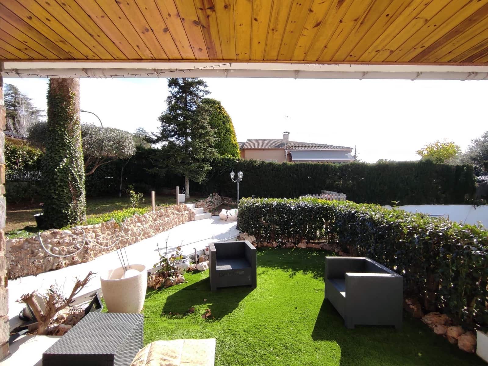 6 soveværelse Villa til salg i Castellar del Valles med swimmingpool garage - € 580.000 (Ref: 9510018)