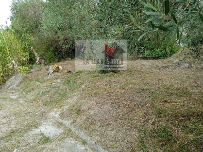 Ubebygd land til salgs i Genoves - € 49 500 (Ref: 9613937)