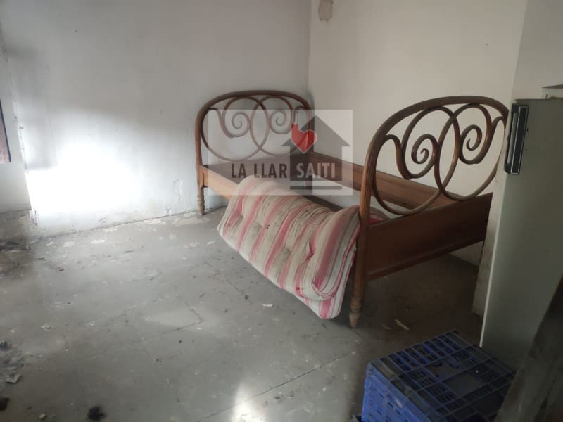 6 bedroom Townhouse for sale in Xativa - € 150,000 (Ref: 9613957)