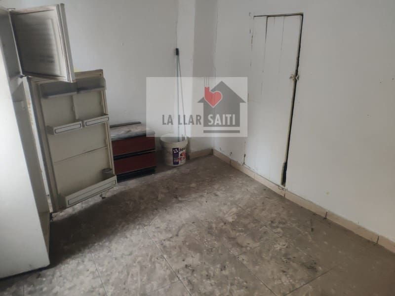 6 bedroom Townhouse for sale in Xativa - € 150,000 (Ref: 9613957)