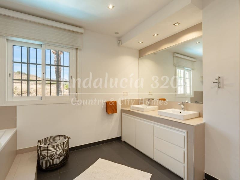 4 soverom Villa til salgs i Mijas Golf med svømmebasseng - € 848 000 (Ref: 10173825)