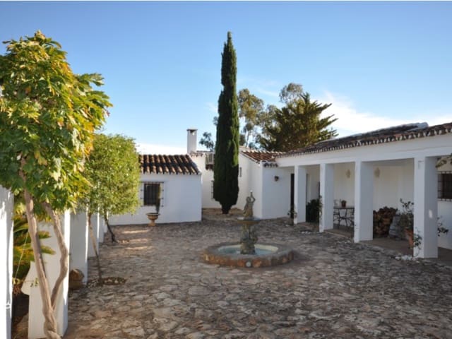 4 bedroom Finca/Country House for sale in Alcaucín - € 1,295,000 (Ref: 8619328)