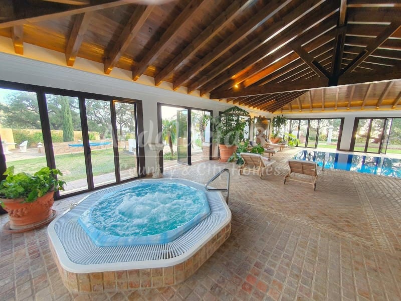 7 soveværelse Finca/Landehus til salg i Marbella med swimmingpool - € 7.975.000 (Ref: 8867062)