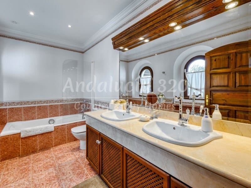 7 soveværelse Finca/Landehus til salg i Marbella med swimmingpool - € 7.975.000 (Ref: 8867062)