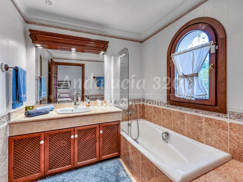 7 soveværelse Finca/Landehus til salg i Marbella med swimmingpool - € 7.975.000 (Ref: 8867062)