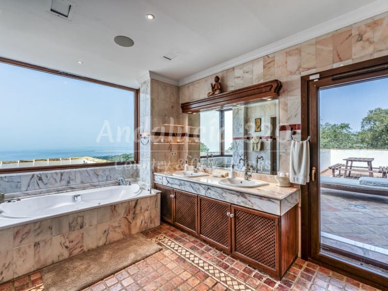 7 soveværelse Finca/Landehus til salg i Marbella med swimmingpool - € 7.975.000 (Ref: 8867062)