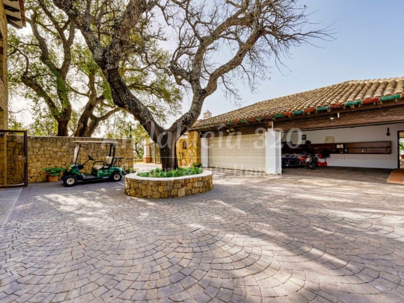 7 soveværelse Finca/Landehus til salg i Marbella med swimmingpool - € 7.975.000 (Ref: 8867062)