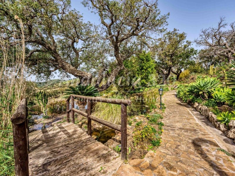 7 soveværelse Finca/Landehus til salg i Marbella med swimmingpool - € 7.975.000 (Ref: 8867062)