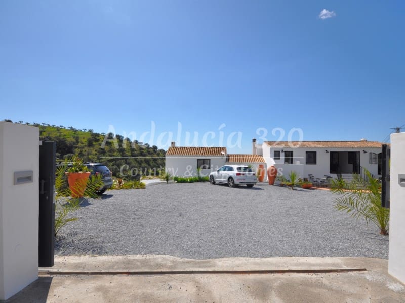 6 soveværelse Finca/Landehus til salg i Almunecar med swimmingpool garage - € 700.000 (Ref: 8900626)