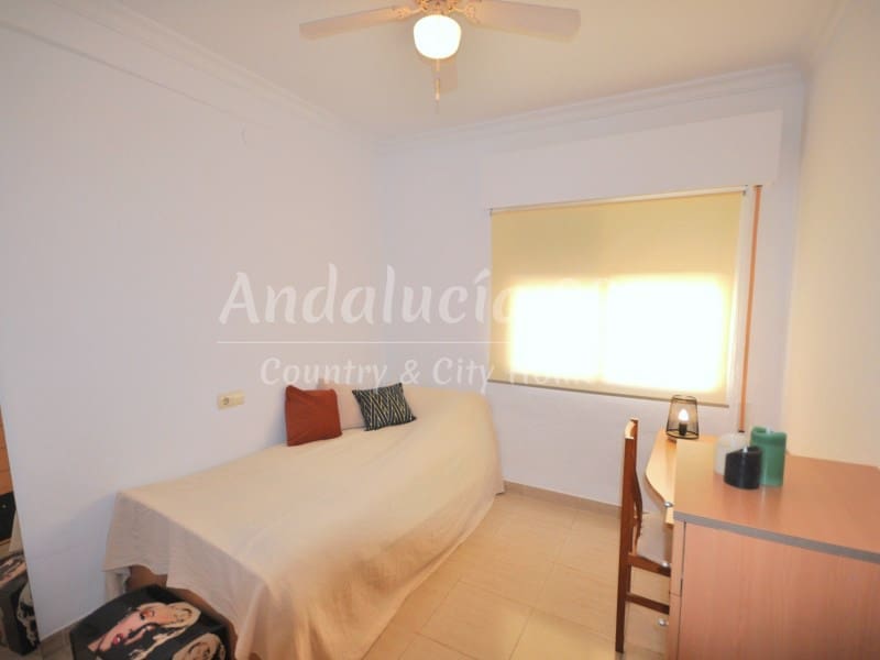 3 bedroom Apartment for rent in Rincon de la Victoria - € 1,000 (Ref: 9390965)