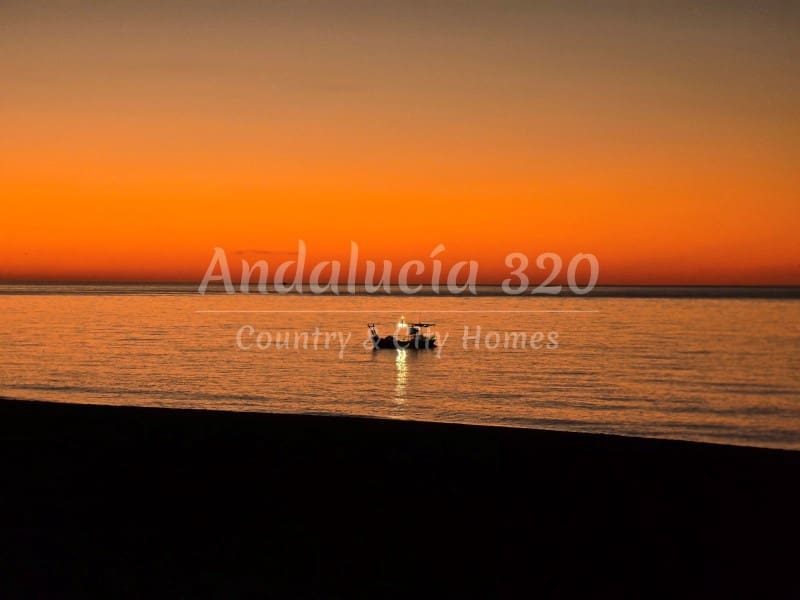 3 bedroom Apartment for rent in Rincon de la Victoria - € 1,000 (Ref: 9390965)