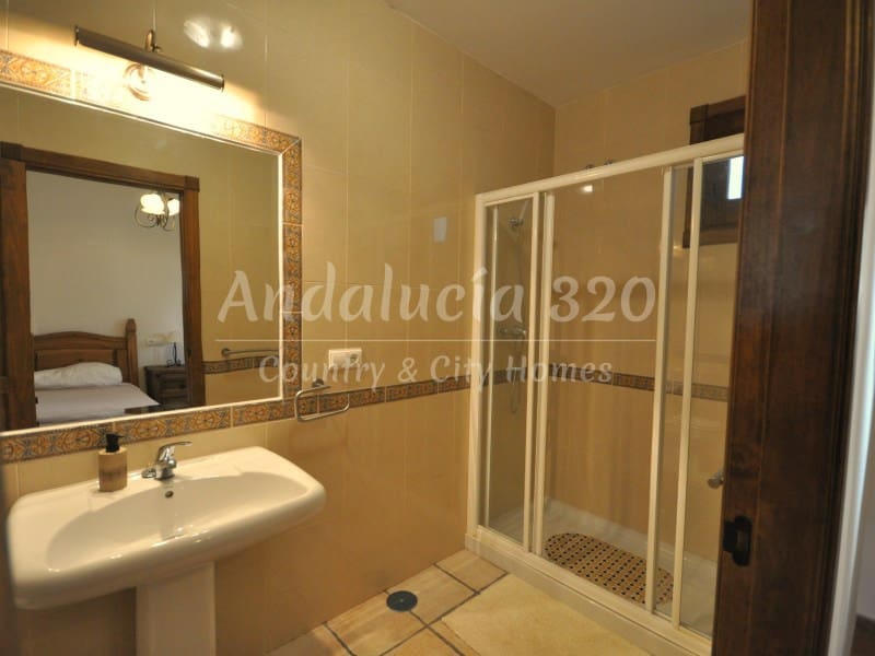 9 bedroom Finca/Country House for sale in Montefrio with pool garage - € 295,000 (Ref: 9489688)