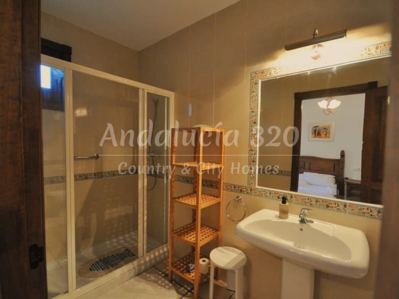 9 bedroom Finca/Country House for sale in Montefrio with pool garage - € 295,000 (Ref: 9489688)