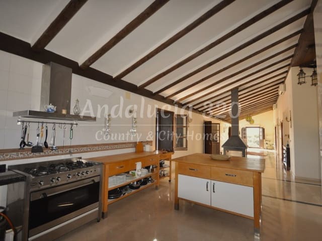 9 slaapkamer Finca/Landhuis te koop in Montefrío met zwembad garage - € 295.000 (Ref: 9489688)