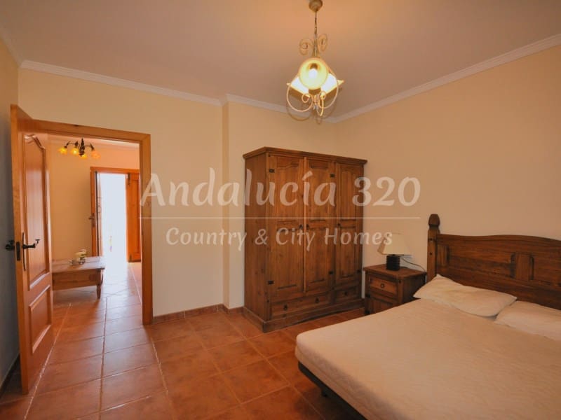 9 bedroom Finca/Country House for sale in Montefrio with pool garage - € 295,000 (Ref: 9489688)